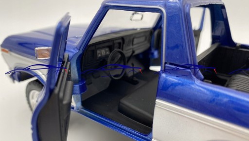 Ford Bronco (открытый верх) 1978 1:24 Motormax 79372