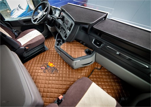 КОВРИКИ СТЕГАНЫЕ КОВРИКИ SCANIA R С 2016 ГОДА 1 ВЫШИВКА