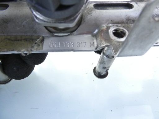 Инжекторная планка VW SEAT AUDI 06J133317M