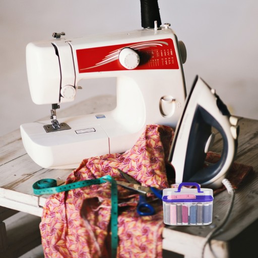 НАБОР ШВЕЙНЫХ ИГЛ С НИТЬЮ TAILOR В КОРОБКЕ