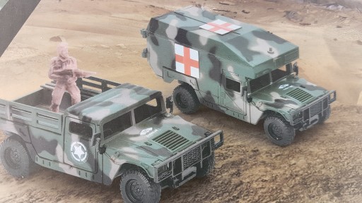 Военный автомобиль Hummer, камуфляж скорой помощи A