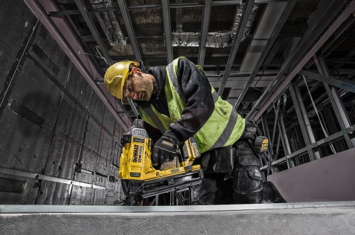 DeWalt DCN890N БЕСЩЕТОЧНЫЙ аккумуляторный гвоздезабиватель для бетона 18 В (без аккумулятора)