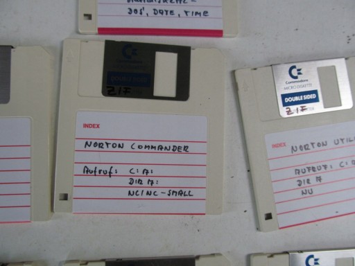 Оригинальные дискеты COMMODORE Amiga (C-64?) 3,5