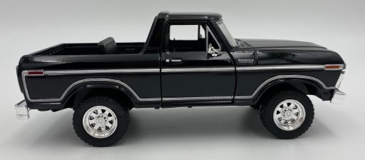 Ford Bronco пикап 1978 1:24 Motormax 79374 черный
