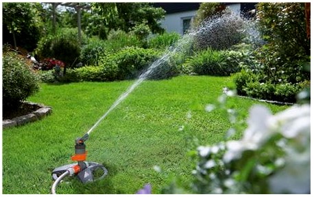Zraszacz turbinowy na szpilce Comfort Gardena
