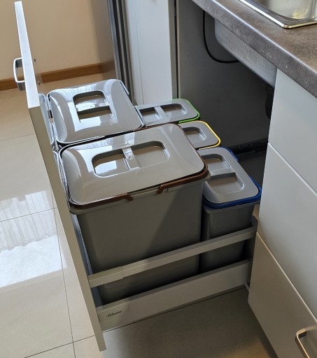 Контейнер для мусора SORT 61л для шкафа, 60 ящиков, Blum, 5 контейнеров для мусора