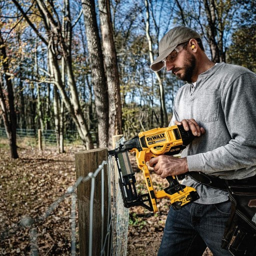 DEWALT АККУМУЛЯТОРНЫЙ СТЕПЛЕР ДЛЯ ЗАБОРОВ 18V XR 0*AH