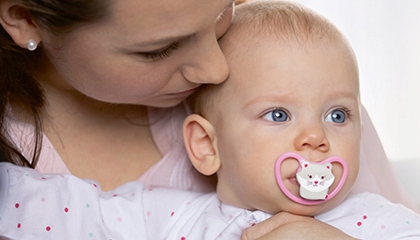 NUK СИЛИКОНОВАЯ МАЛЬКА ANATOMICAL SPACE 0-6M 1 ШТ. + ЧЕХОЛ