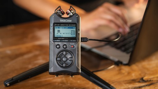 Цифровой аудиорекордер Tascam DR-40X 4 дорожки