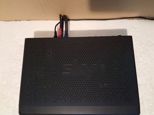 HUMAX SKY IS HD4 + EHD100SD