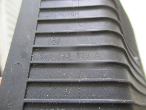5M1863328A РЕЗИНОВАЯ КРЫШКА ТУННЕЛЯ VW GOLF 5 TIGUAN