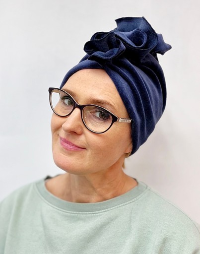 Granatowy turban Luba z weluru czapka bez wzoru także po chemioterapii