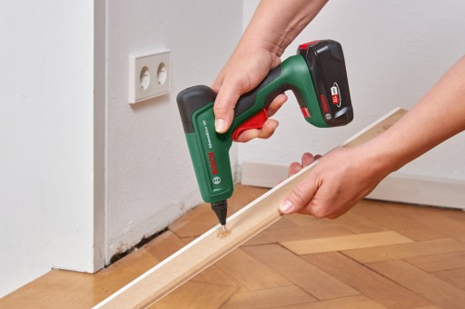 КЛЕЕВОЙ ПИСТОЛЕТ AdvancedGlue 18V BOSCH 2x2,5 Ач