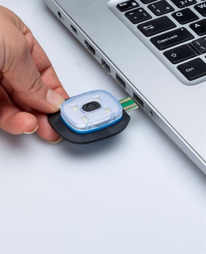 Зимняя шапка с фонариком и светодиодной лампой, заряжаемой через USB. До 3 режимов освещения.