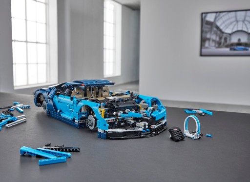 LEGO TECHNIC Бугатти Хирон 42083