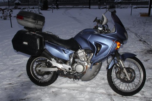 HONDA XL650V TRANSALP RD10 КРЫШКА НИЖНЕЙ ПОЛКИ