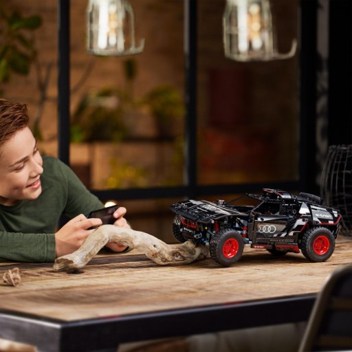 LEGO TECHNIC Audi RS Q e-tron 42160