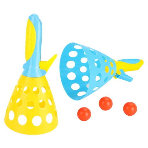 Детская игрушечная спортивная игра Catch Ball Launcher на лужайке