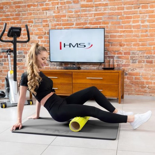 Прочный клубный тренировочный коврик с отверстиями для фитнес-зала HMS Yoga.
