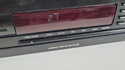 Компактный проигрыватель компакт-дисков Philips CD 690