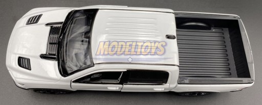 RAM 1500 Crew Rebel 2019 1:27 модель Motormax 79358 белый