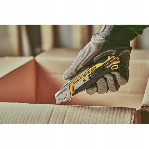 Нож STANLEY FATMAX с замком слайдер 18мм 10594