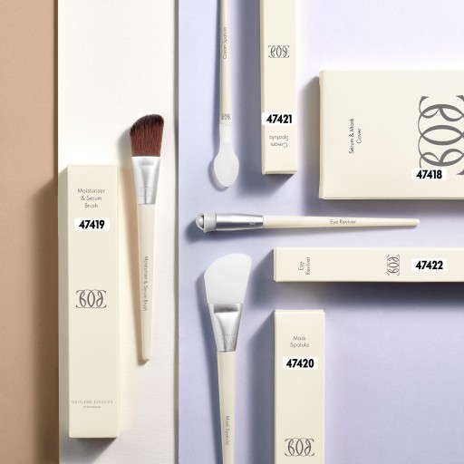 Кисть Oriflame для сывороток и кремов.