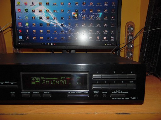 Отличный радиотюнер ONKYO T-4211 FM/AM RDS EON