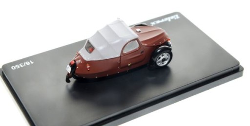 Модель 1:43 Velorex 350 коричневый, черные крылья.