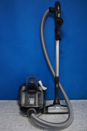 Пылесос без мешка AEG UltraFlex AUFGREEN CER1 / 800 Вт / 75 дБ
