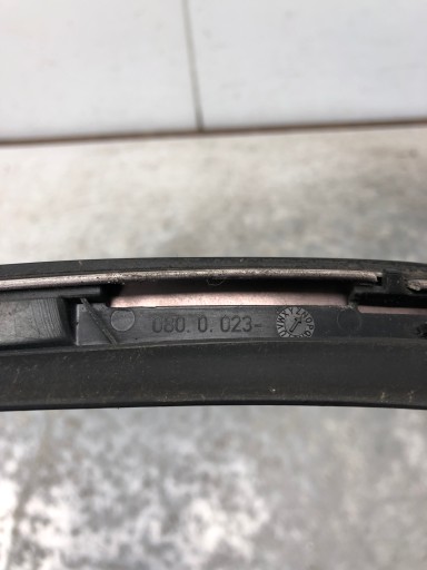 НАКЛАДКА ПЕРЕДНЕГО ОКНА СПРАВА C197 MERCEDES W204 0800023