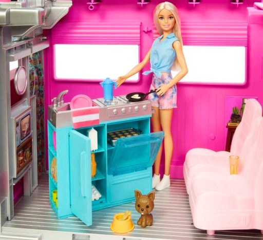 КАМЕРА BARBIE DREAM BIG PINK 60 ЭЛЕМЕНТОВ С БАССЕЙНОМ И КУХНЕЙ ДЛЯ САНТА-КЛАУСА