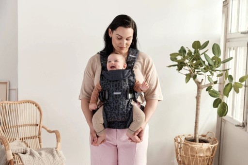 BABYBJORN ONE AIR CARRIER 3D MESH до 15 кг серый Леопардовые пятна