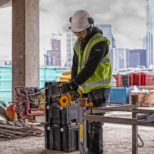 Угловая шлифовальная машина 54 В DeWALT DCG418T2 2x6,0 Ач TST