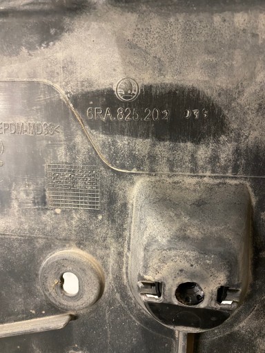 Крышка ходовой правая VW Seat Skoda 13> оригинал