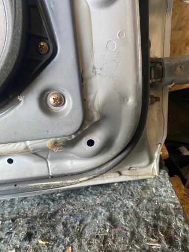 DRZWI LEWY TYŁ TYLNE MITSUBISHI PAJERO III 5D SZYBY