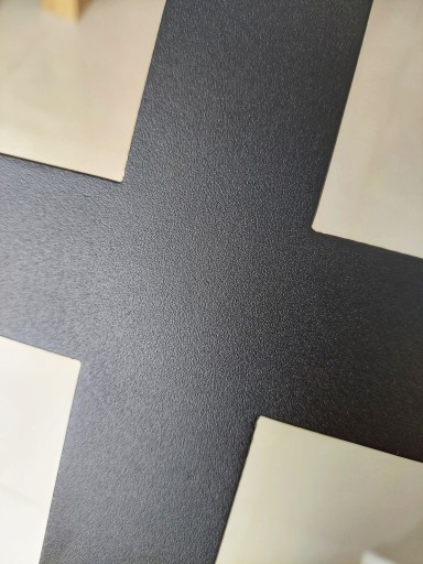Krzyż metalowy na ścianę dewocjonalia czarny 22,5
