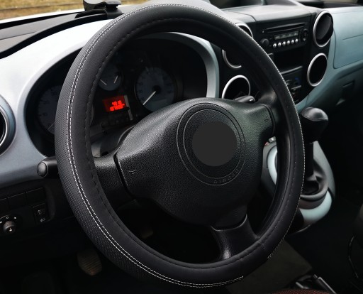 Na kierownice Opel Insignia Vectra Zafira Mokka Meriva skóra perforowana X