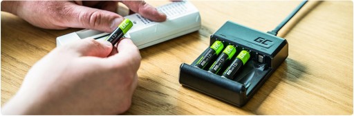 ŁADOWARKA AKUMULATORKÓW BATERII AAA AA R3 R6 USB C MICRO + 4x AAA 800 mAh