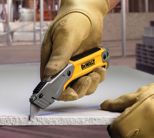 DeWALT DWHT10046 Универсальный нож трапециевидной формы + 5 лезвий