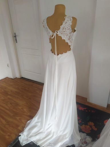 Nowa prosta suknia ślubna z wyciętymi plecami 38 boho muślinowa