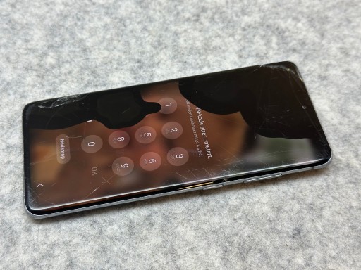 Смартфон Samsung Galaxy S20 8 ГБ/128 ГБ поврежден