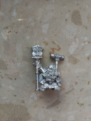 Металлическая статуэтка Warhammer Dwarf Runesmith