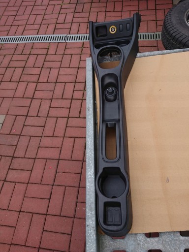 Dedykowany Podłokietnik Dacia Duster I 1 2010 –2017 SKÓRA z Białą Nicią