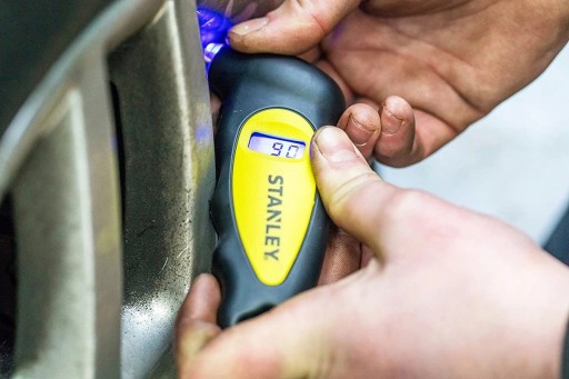 STANLEY STHT80874-0 цифровой манометр в шинах