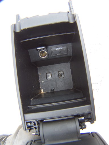 Mazda 3 bl подлокотник 09-13