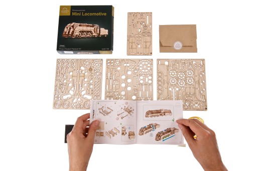 Деревянный механический 3D-пазл «Мини-локомотив» uGEARS Premium Puzzle