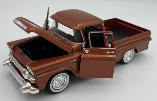 1958 GMC 100 Wideside Pickup коричневый Масштаб: 1:24 Motormax 79385