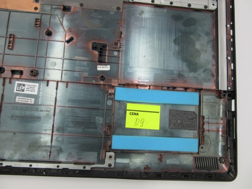 Нижняя часть корпуса Dell Inspiron 5570