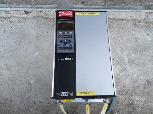 ИНВЕРТОР DANFOSS VLT 6000 2,2 кВА